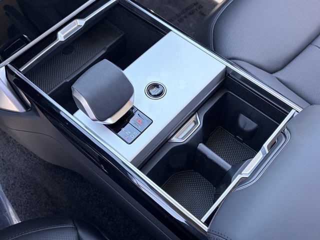 New 2026 Land Rover Range Rover Long Wheelbase SE AWD/4WD image 9