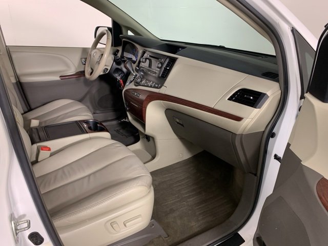 Used 2014 Toyota Sienna XLE image 41