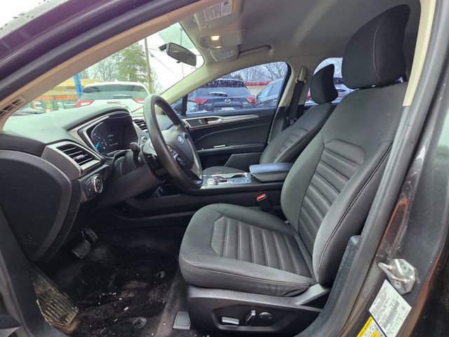 Used 2017 Ford Fusion SE w/ Fusion SE Technology Package FWD image 10