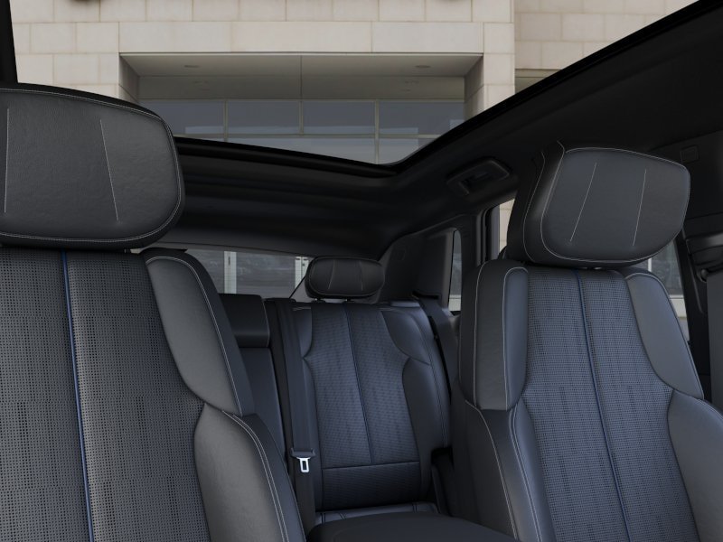 New 2027 Cadillac Lyriq Luxury w/ LPO, Floor Liner Package AWD/4WD image 24