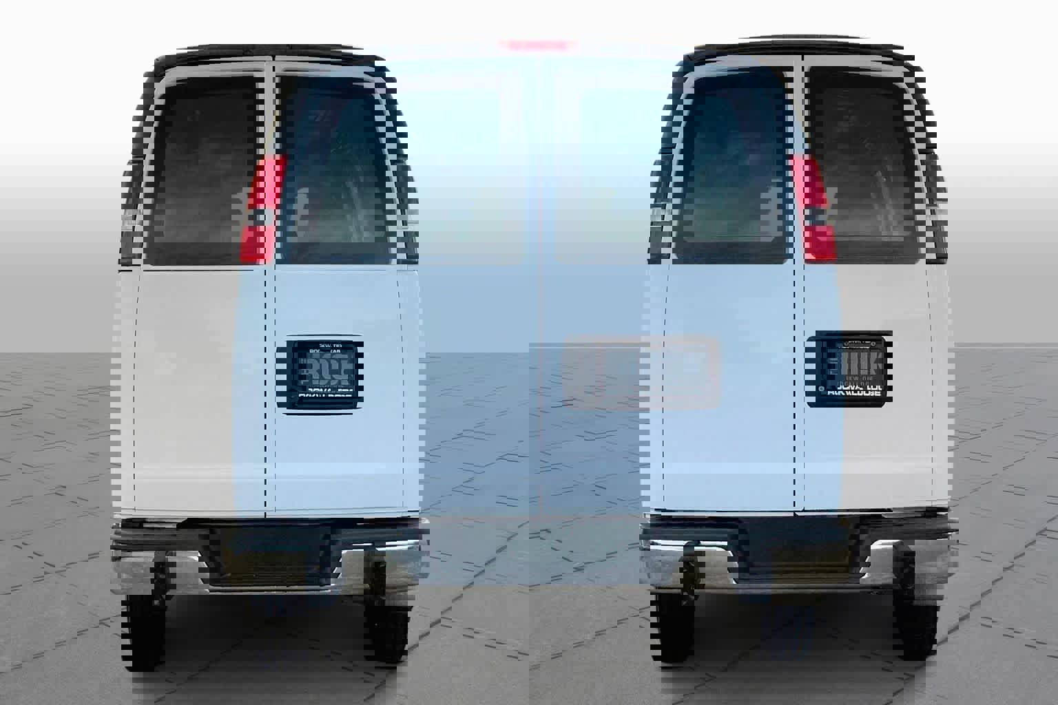 Used 2021 Chevrolet Express 2500 w/ Driver Convenience Package image 4