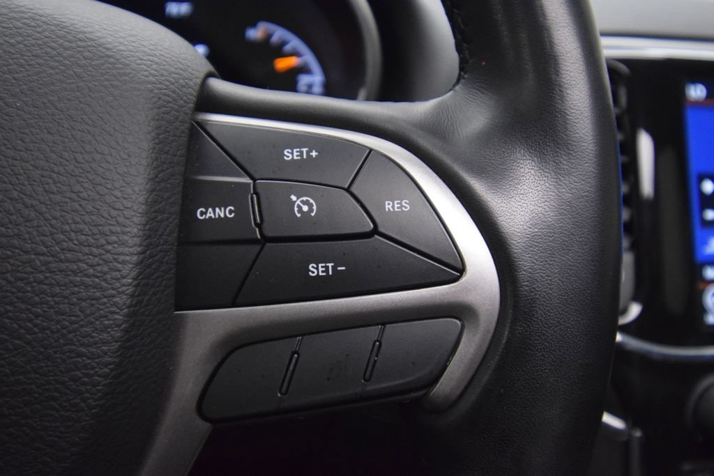 Used 2021 Jeep Grand Cherokee Limited w/ Premium Lighting Group AWD/4WD image 35
