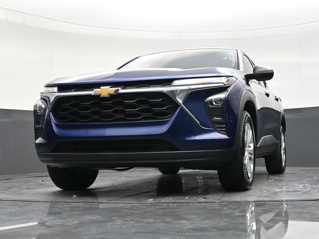 Used 2024 Chevrolet Trax LS FWD image 28