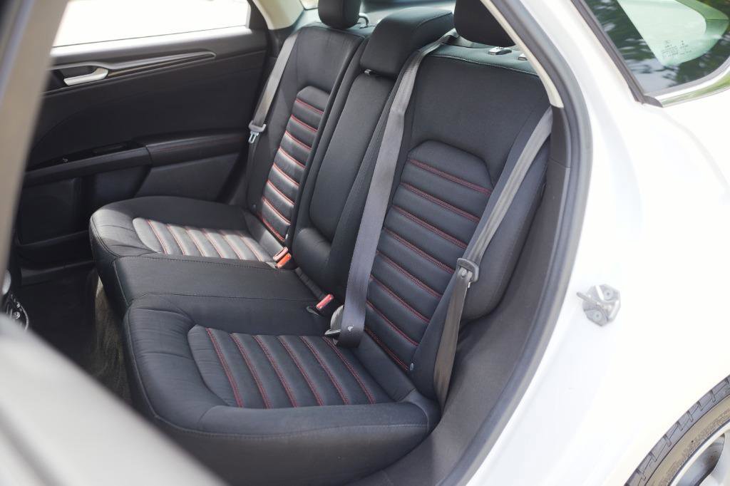 Used 2016 Ford Fusion SE w/ Equipment Group 201A image 17