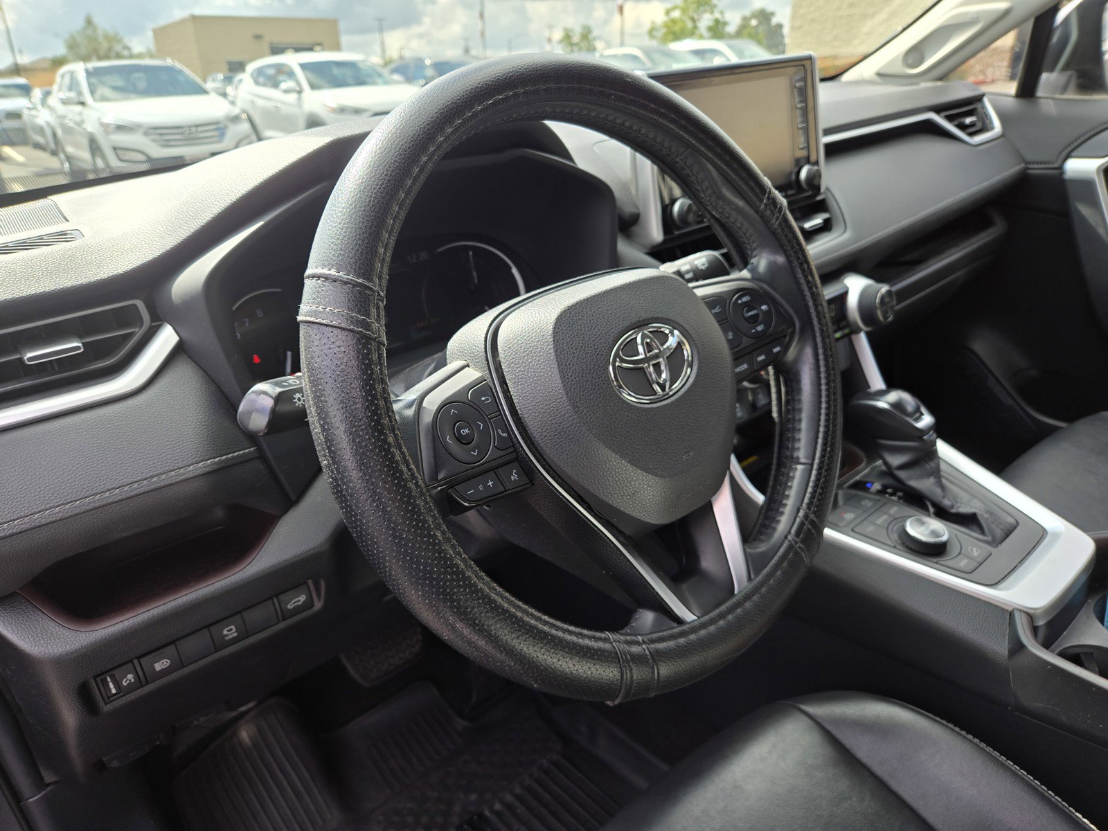 Used 2019 Toyota RAV4 Limited image 15