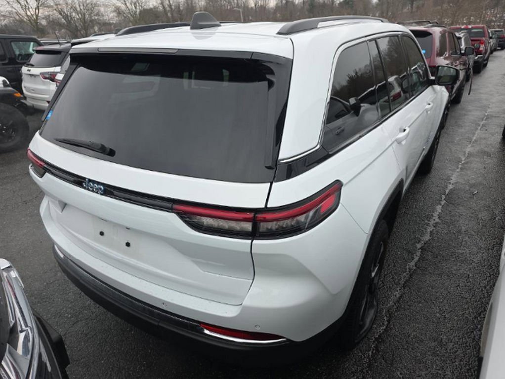 Used 2022 Jeep Grand Cherokee Limited 4xe image 3