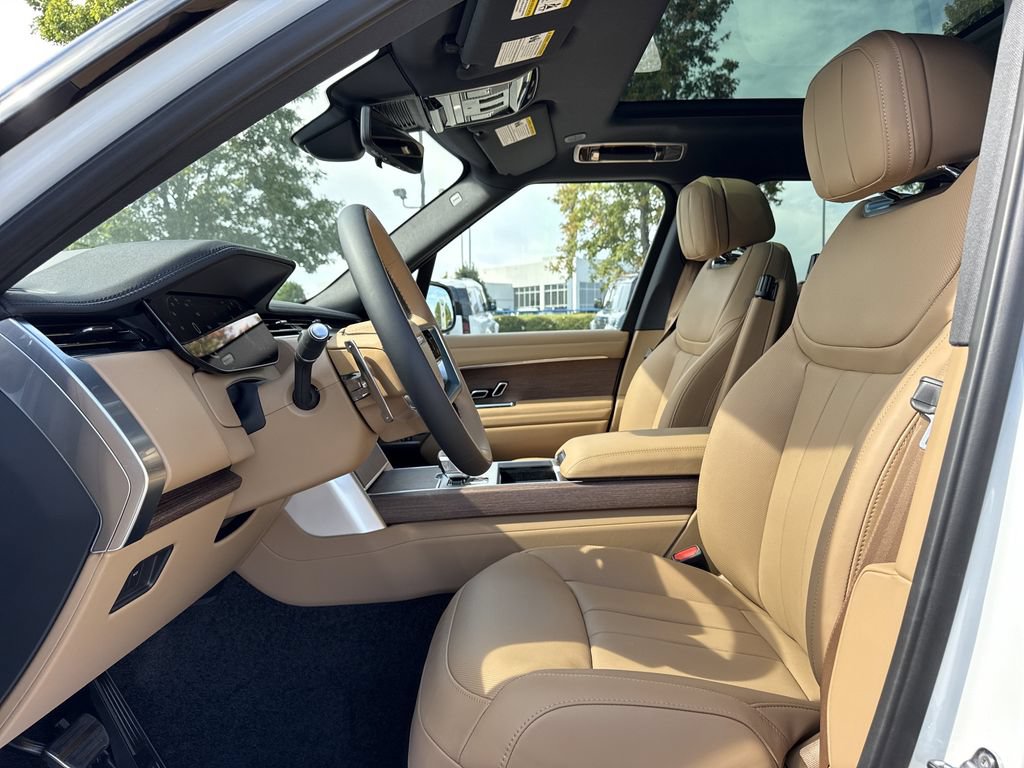 New 2025 Land Rover Range Rover SE AWD/4WD image 3