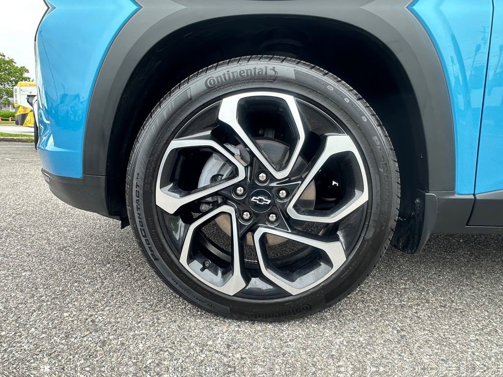 Certified 2025 Chevrolet Trax RS w/ Sunroof Package FWD image 14