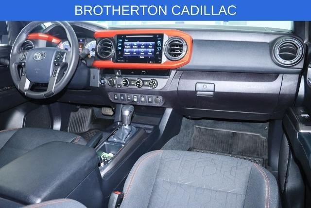 Used 2018 Toyota Tacoma TRD Off-Road w/ Technology Package AWD/4WD image 28