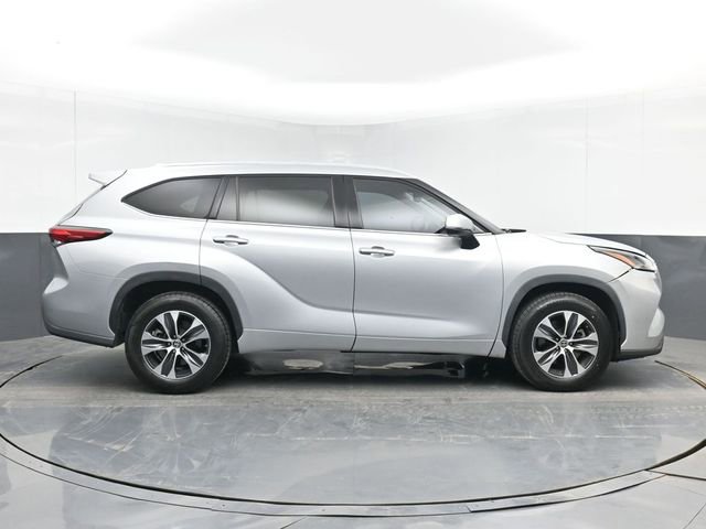 Used 2021 Toyota Highlander XLE image 15