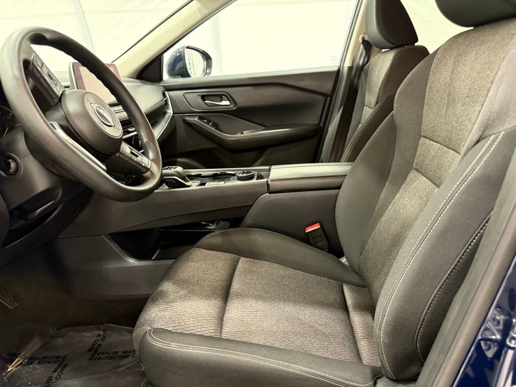 Used 2024 Nissan Rogue SV image 12