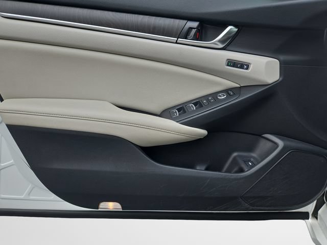 Used 2020 Honda Accord Touring image 17