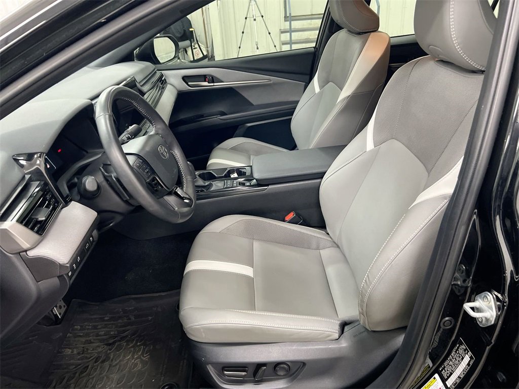 Used 2025 Toyota Camry SE image 18