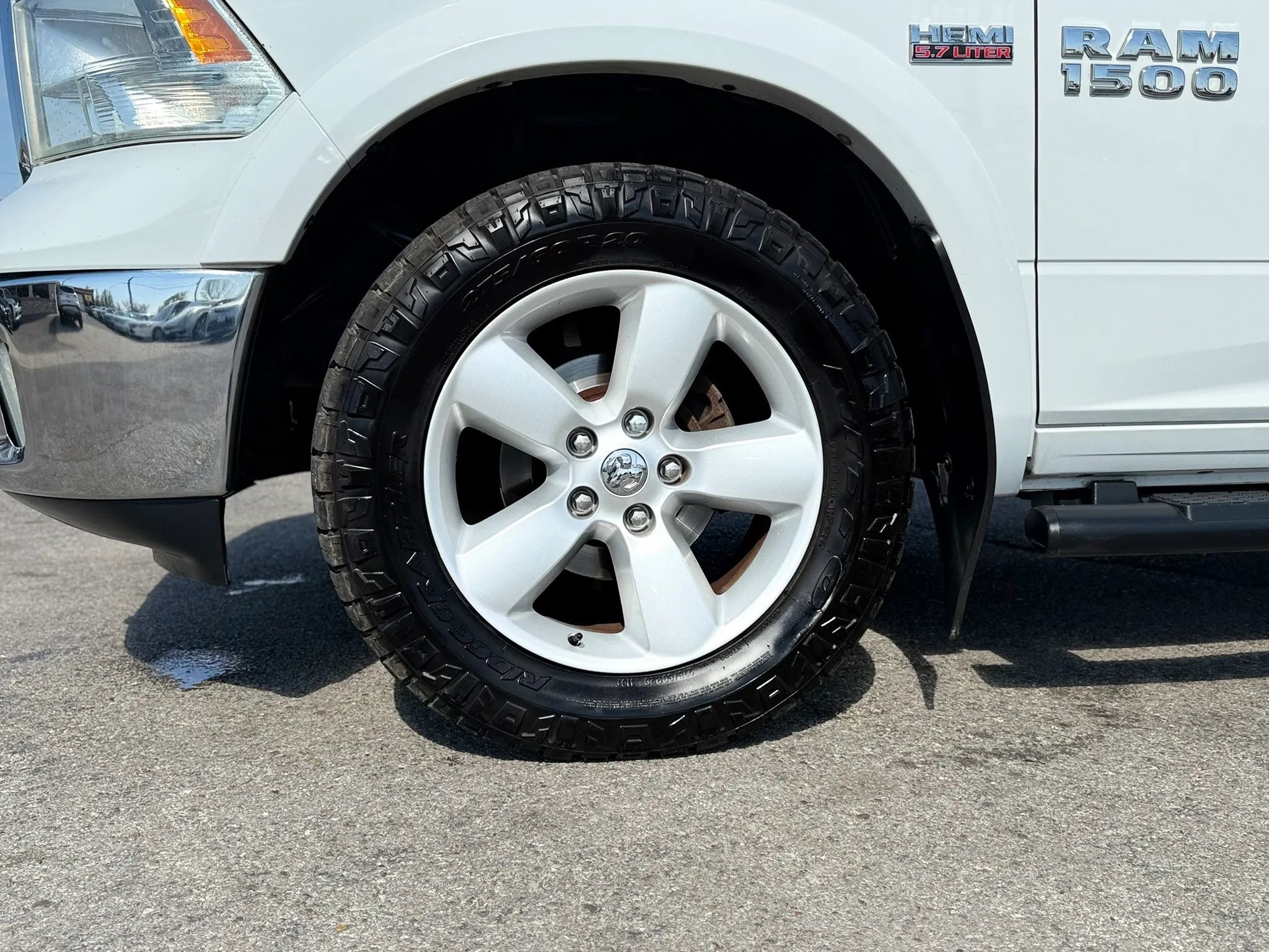 Used 2018 RAM 1500 SLT AWD/4WD image 35
