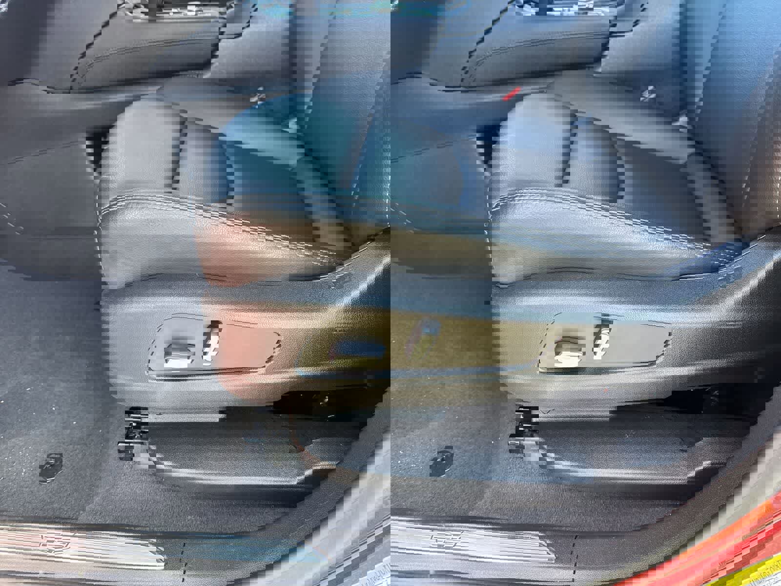 Used 2022 Cadillac XT5 Luxury w/ LPO, Floor Liner Package image 18