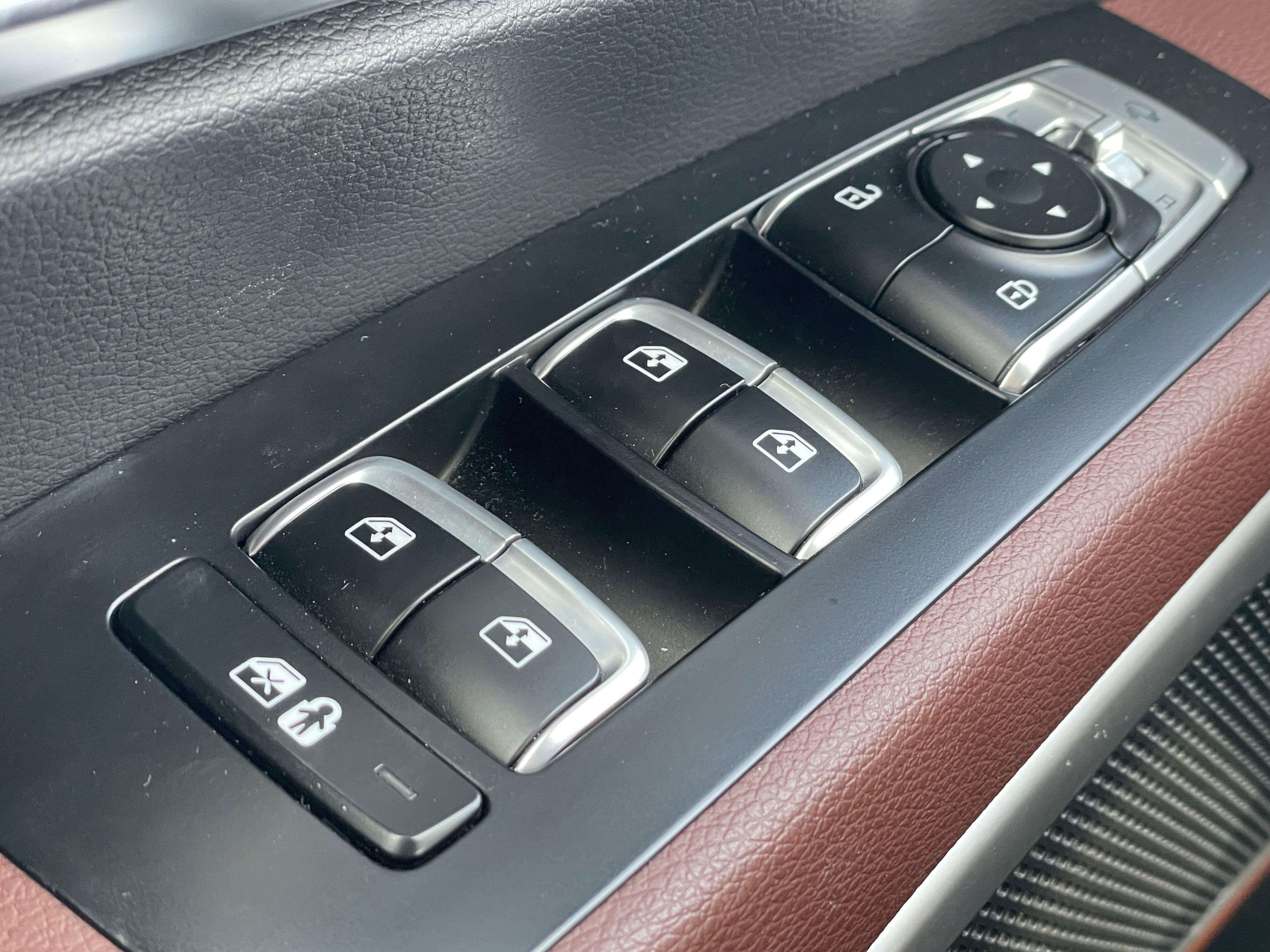 Used 2023 Kia Telluride EX w/ EX Captain's Chair Package image 22