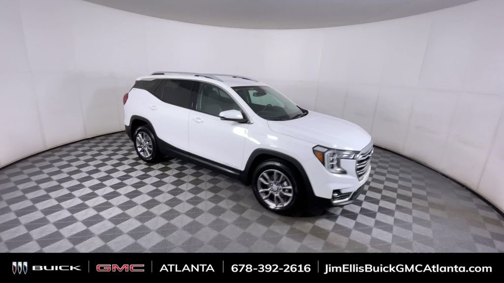 Used 2023 GMC Terrain SLT image 2
