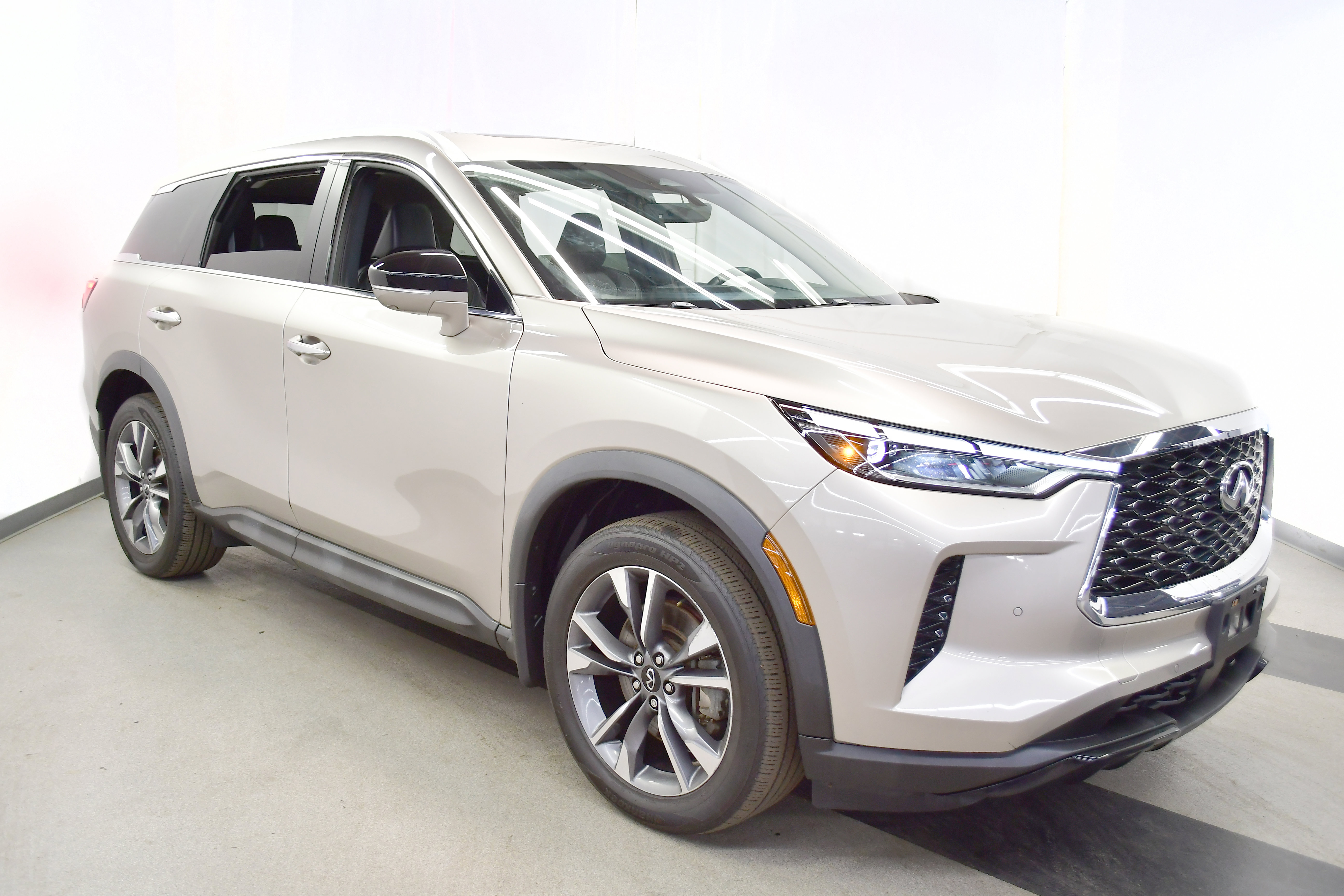 Used 2023 INFINITI QX60 Luxe w/ Cargo Package image 2