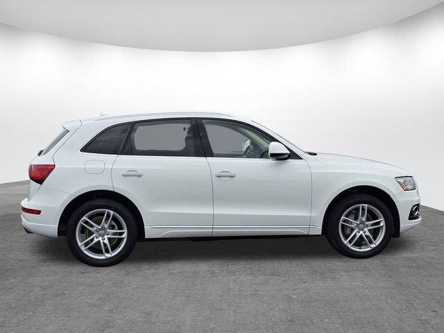Used 2017 Audi Q5 2.0T Premium Plus w/ Technology Package AWD/4WD image 3