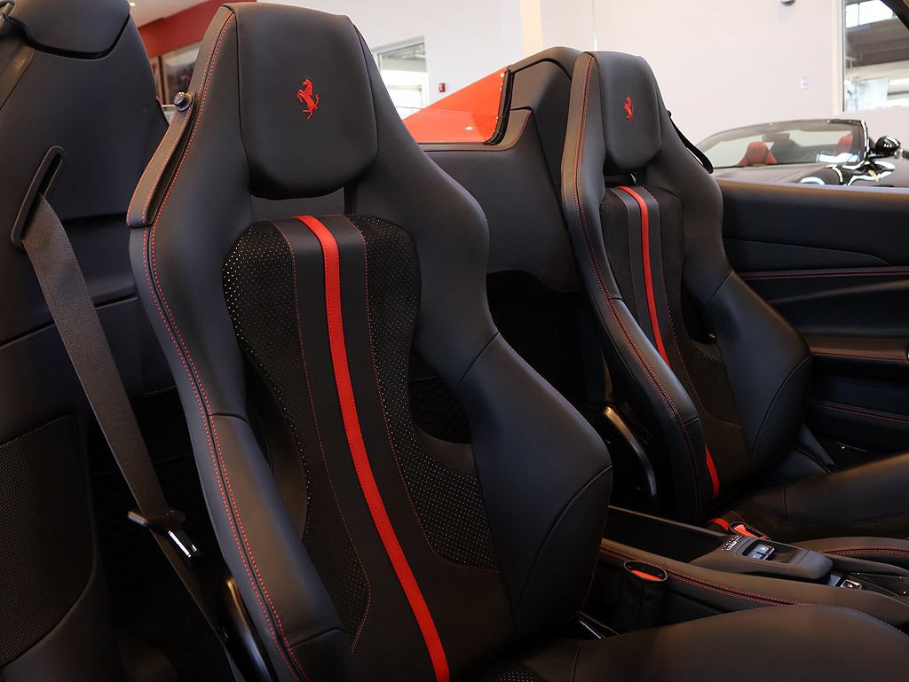 Certified 2023 Ferrari F8 Tributo RWD image 32