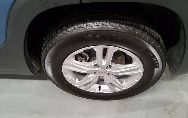 Used 2024 GMC Terrain SLE image 35