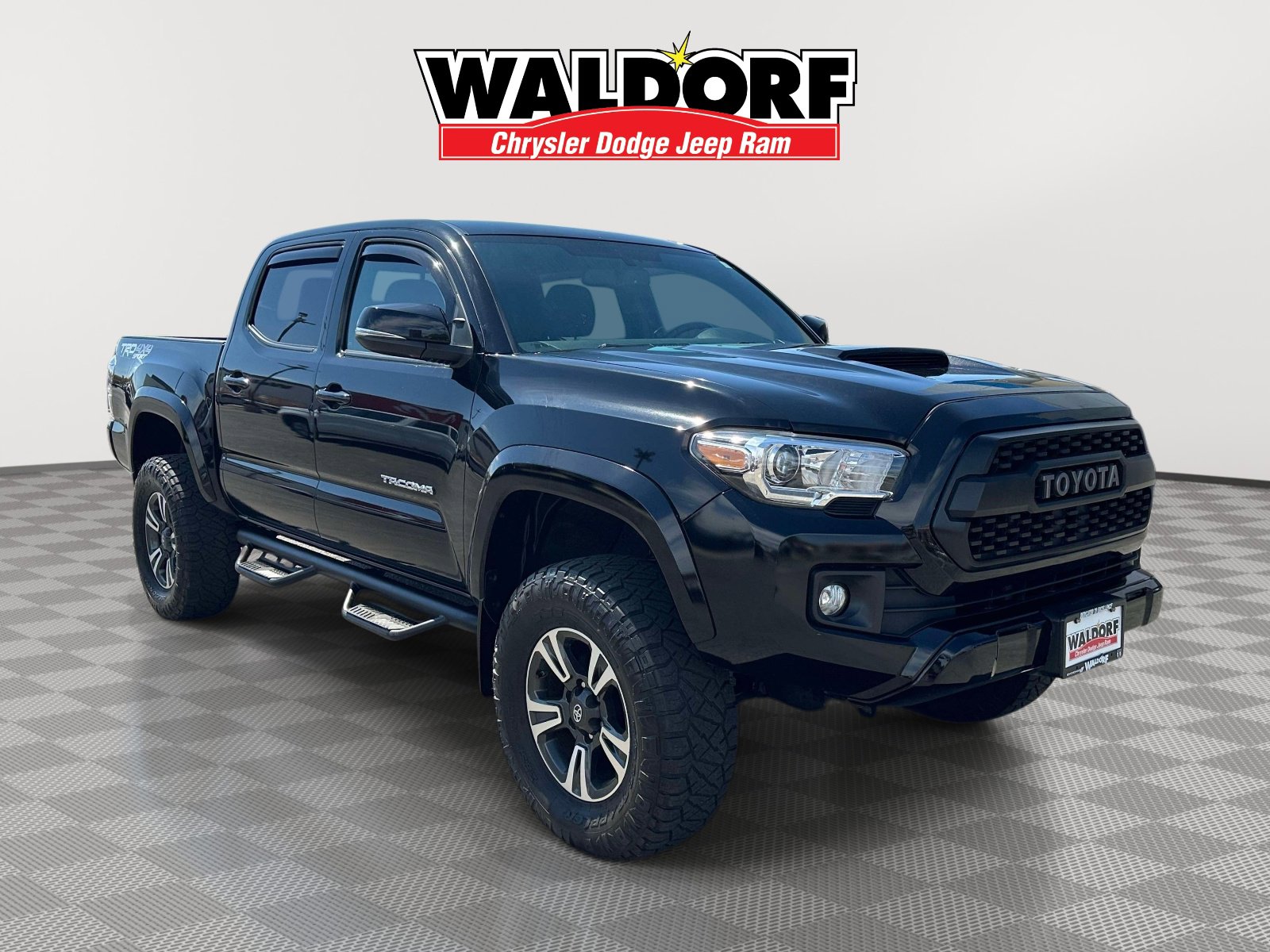 Used 2017 Toyota Tacoma TRD Sport w/ Tow Package (A/T) image 1