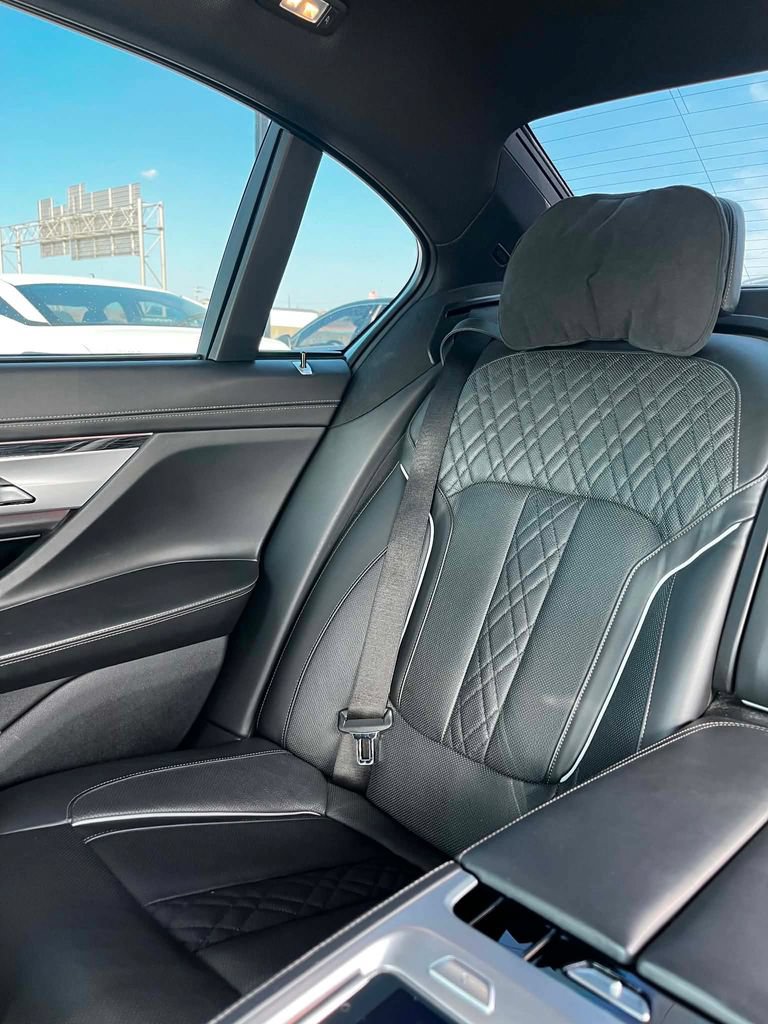 Used 2018 BMW 750i xDrive AWD/4WD image 14