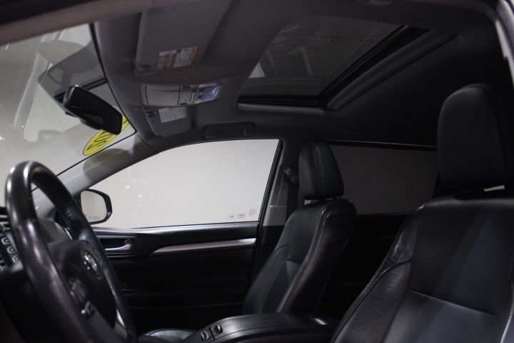 Used 2015 Toyota Highlander XLE image 3