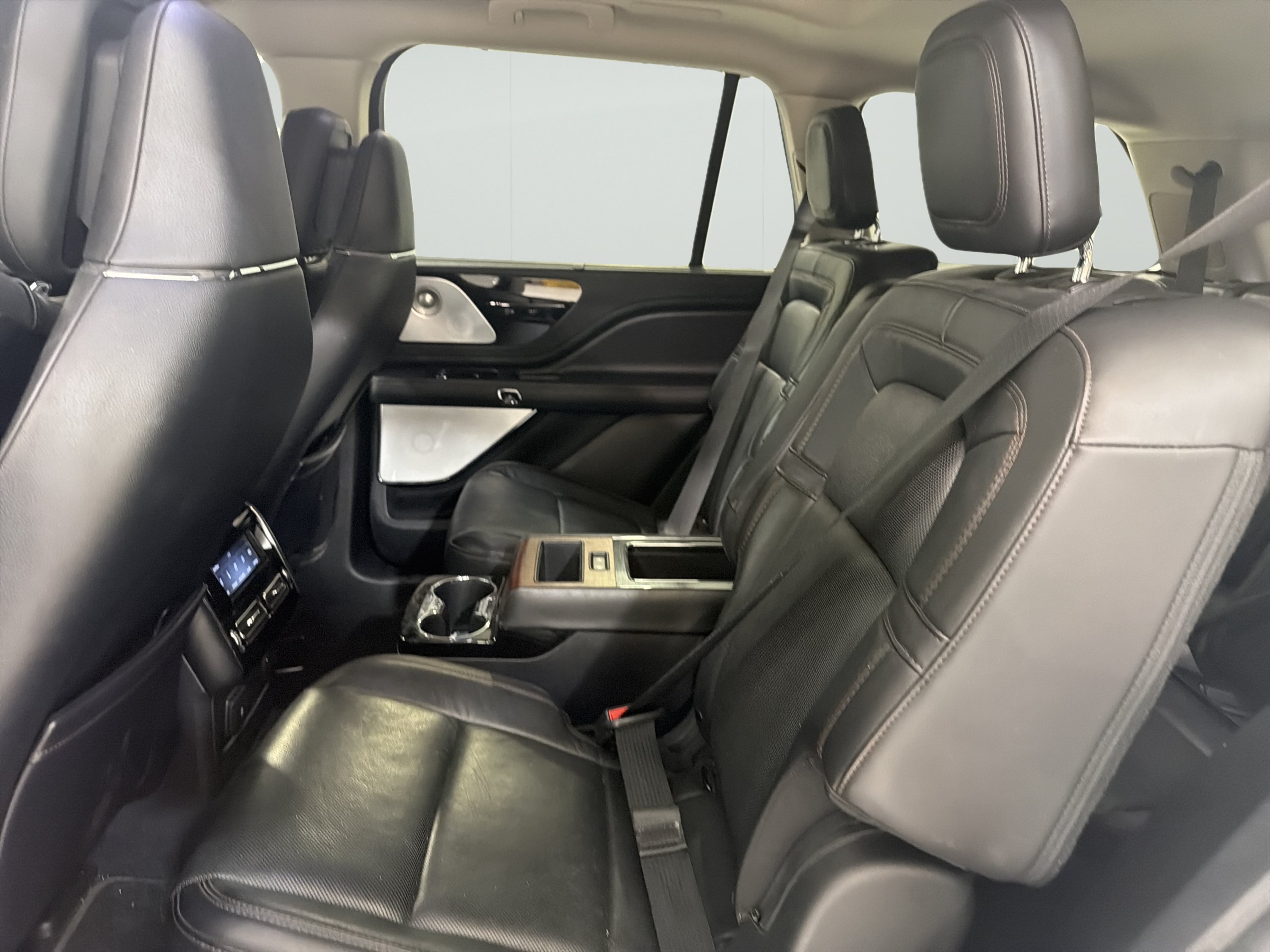 Used 2021 Lincoln Aviator Reserve w/ Equipment Group 201A RWD image 10