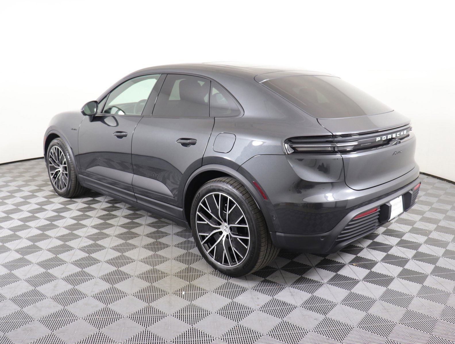 Certified 2025 Porsche Macan Electric RWD image 3