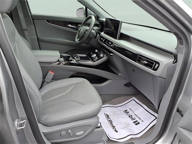 Used 2021 Lincoln Nautilus Reserve image 21