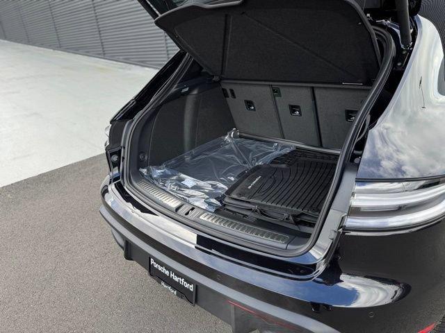 New 2026 Porsche Macan AWD/4WD image 35