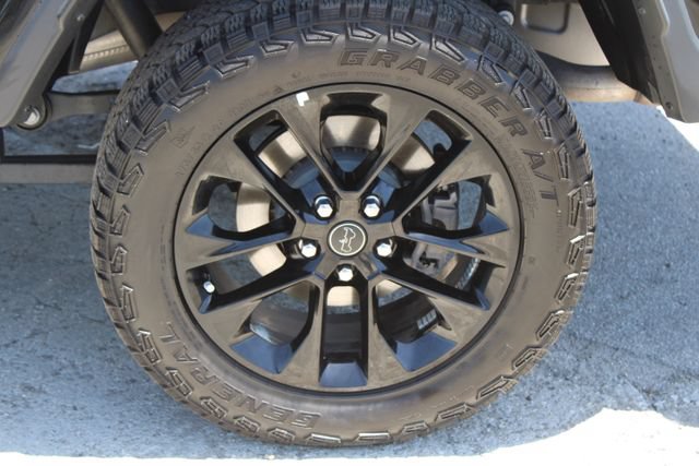 Used 2025 Jeep Gladiator Sport AWD/4WD image 12