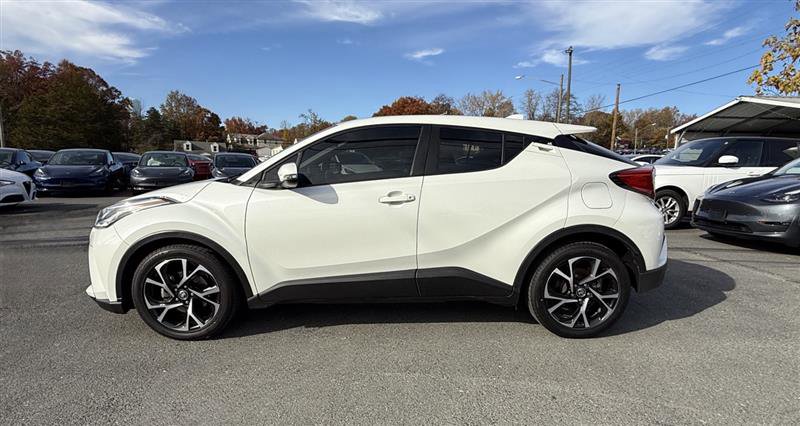 Used 2021 Toyota C-HR XLE image 2