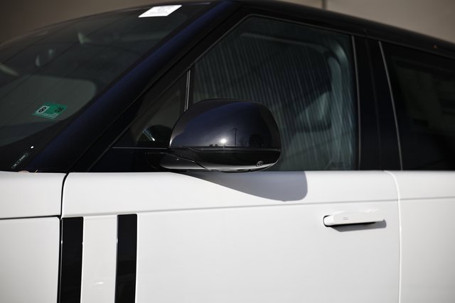 New 2025 Land Rover Range Rover SE image 5