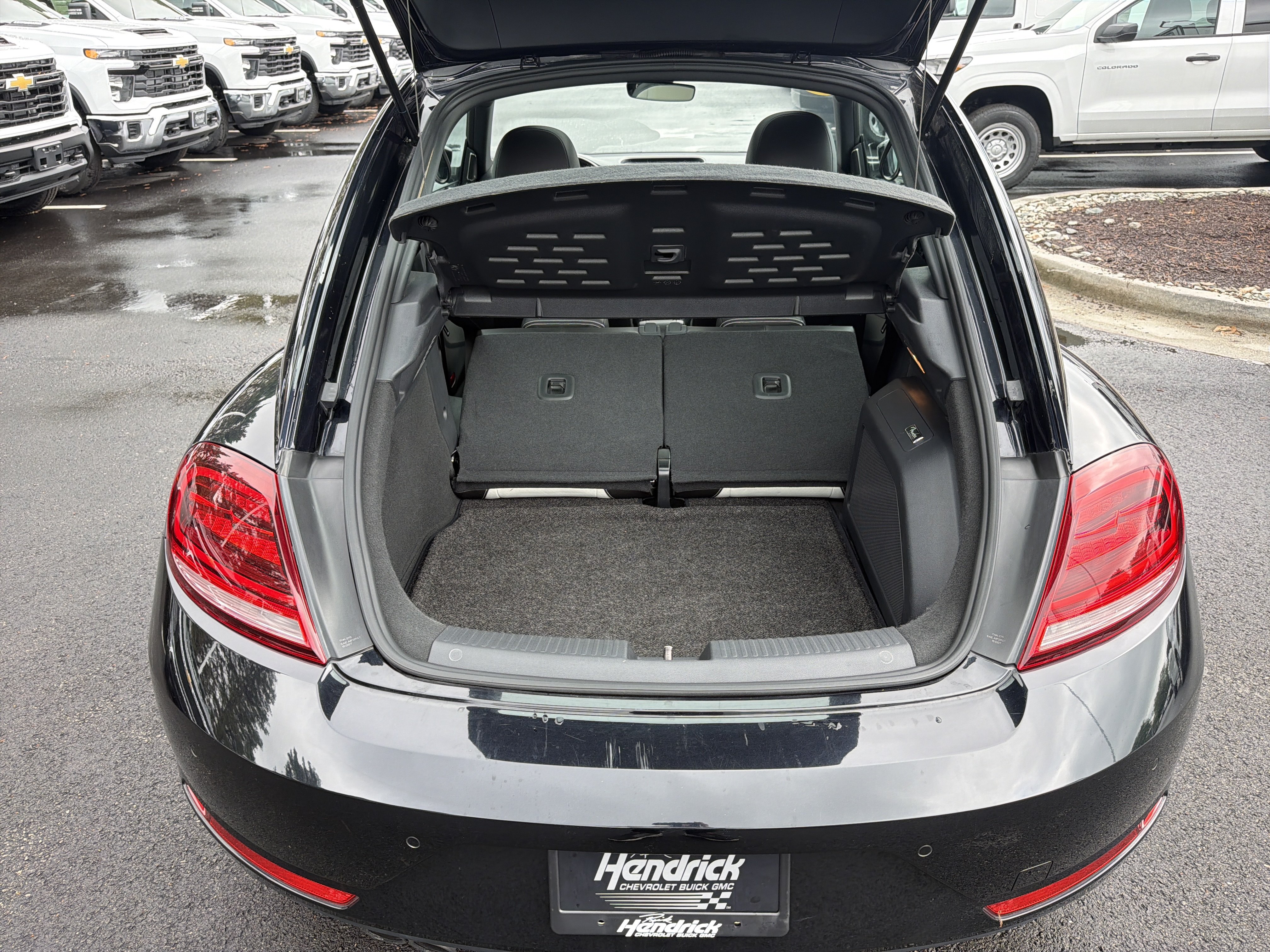 Used 2019 Volkswagen Beetle 2.0T SE w/ SE Premium Package FWD image 34