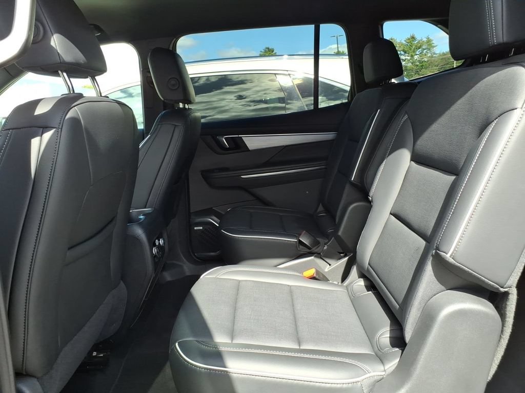 Used 2025 Buick Enclave Preferred AWD/4WD image 19