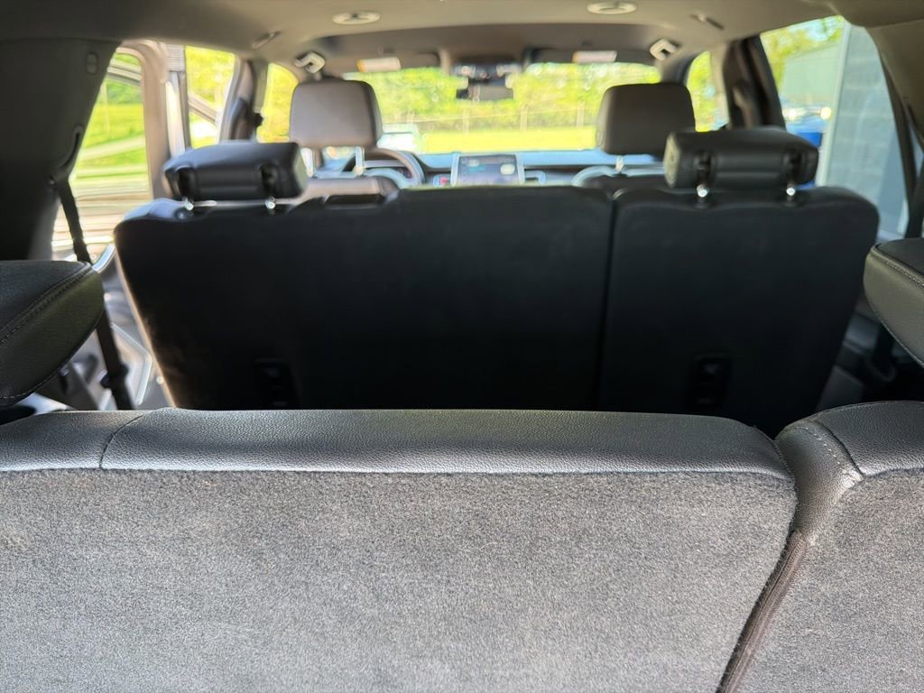 Used 2023 Chevrolet Tahoe LT w/ Luxury Package AWD/4WD image 12