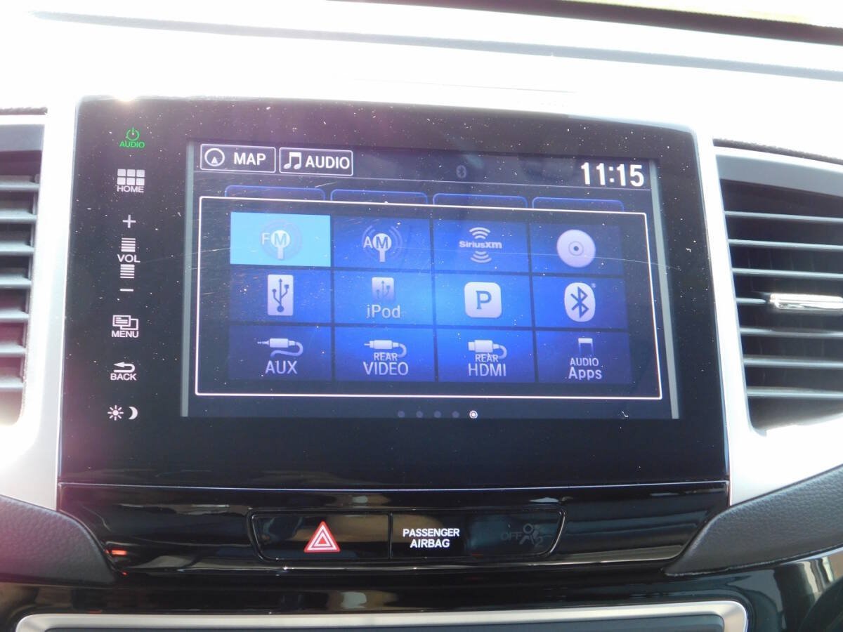 Used 2016 Honda Pilot Touring image 14