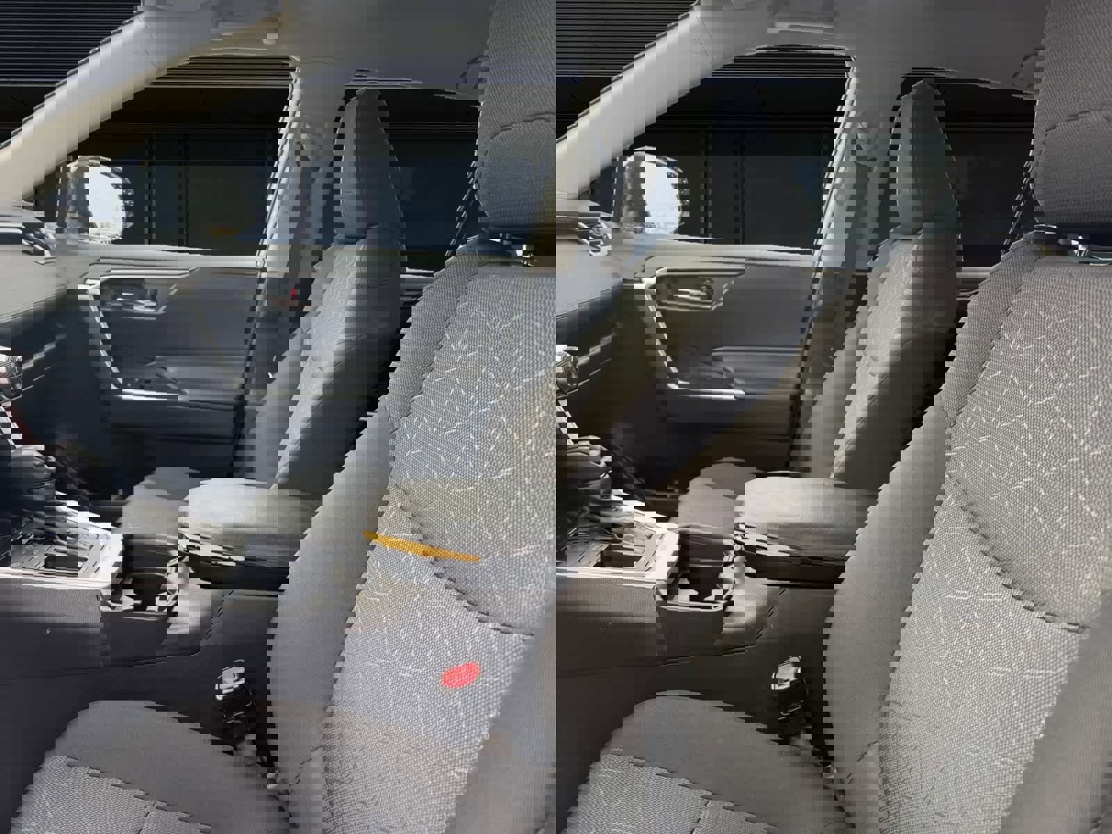 Used 2021 Toyota RAV4 XLE image 2