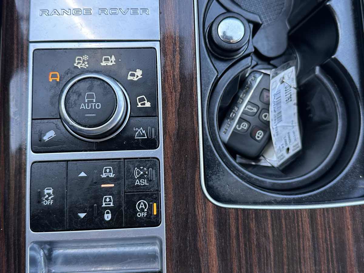 Used 2014 Land Rover Range Rover HSE image 41