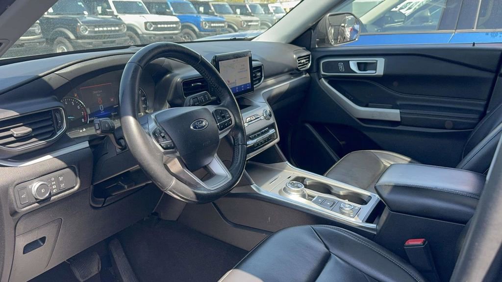 Used 2022 Ford Explorer XLT w/ Equipment Group 202A AWD/4WD image 27