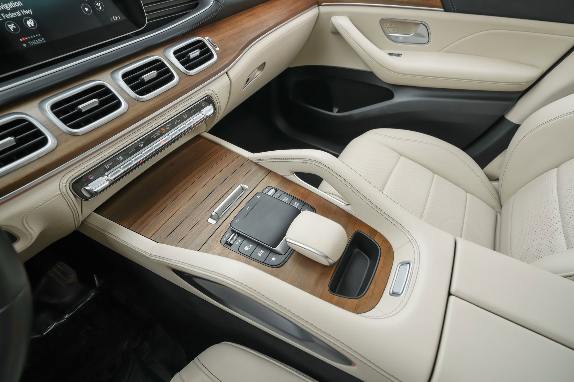 Used 2023 Mercedes-Benz GLE 450 4MATIC image 12