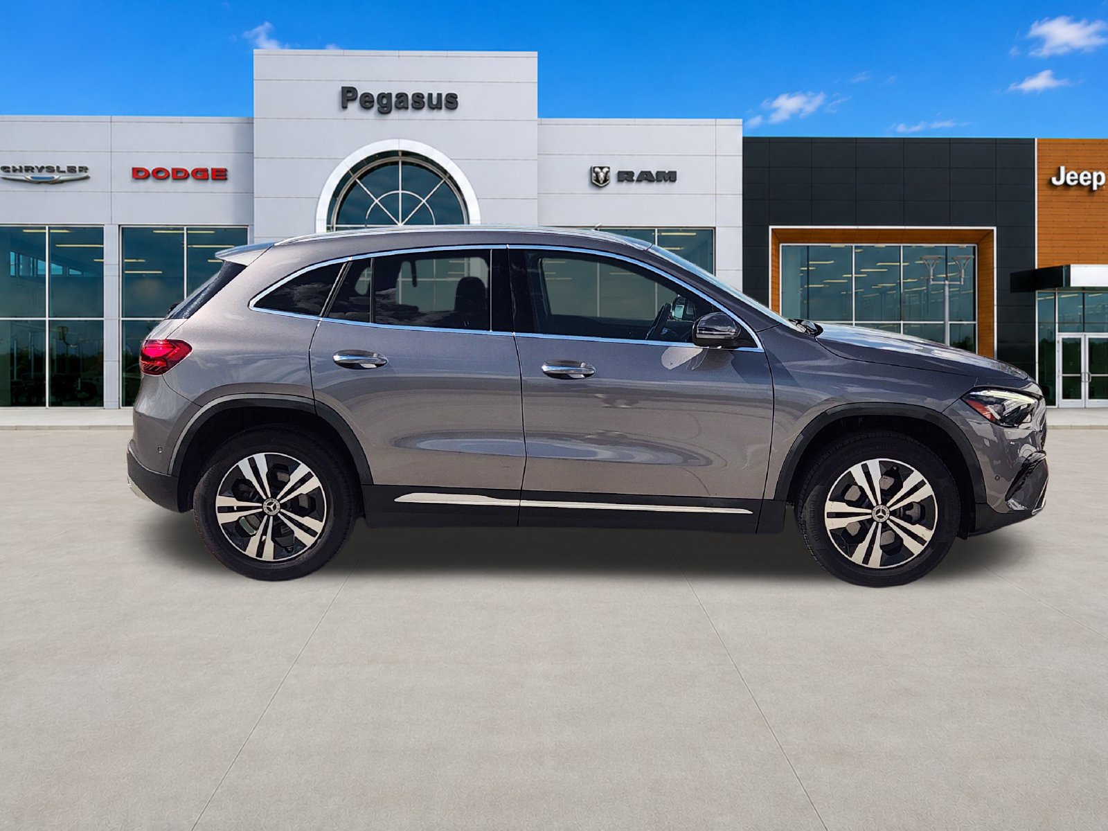 Used 2025 Mercedes-Benz GLA 250 image 7