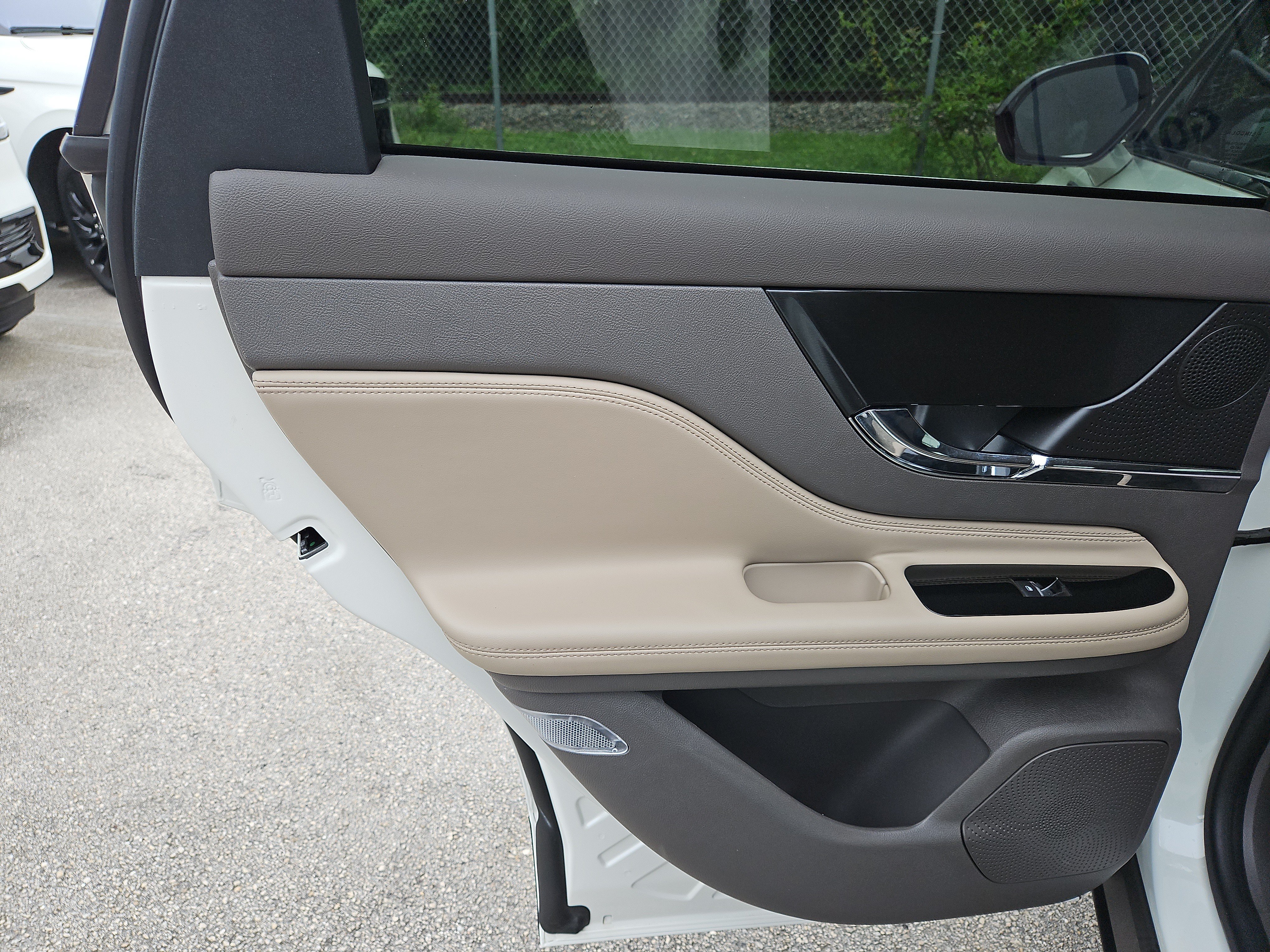 Used 2024 Lincoln Corsair FWD image 10
