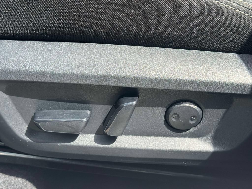 Certified 2025 Nissan Rogue SV AWD/4WD image 17