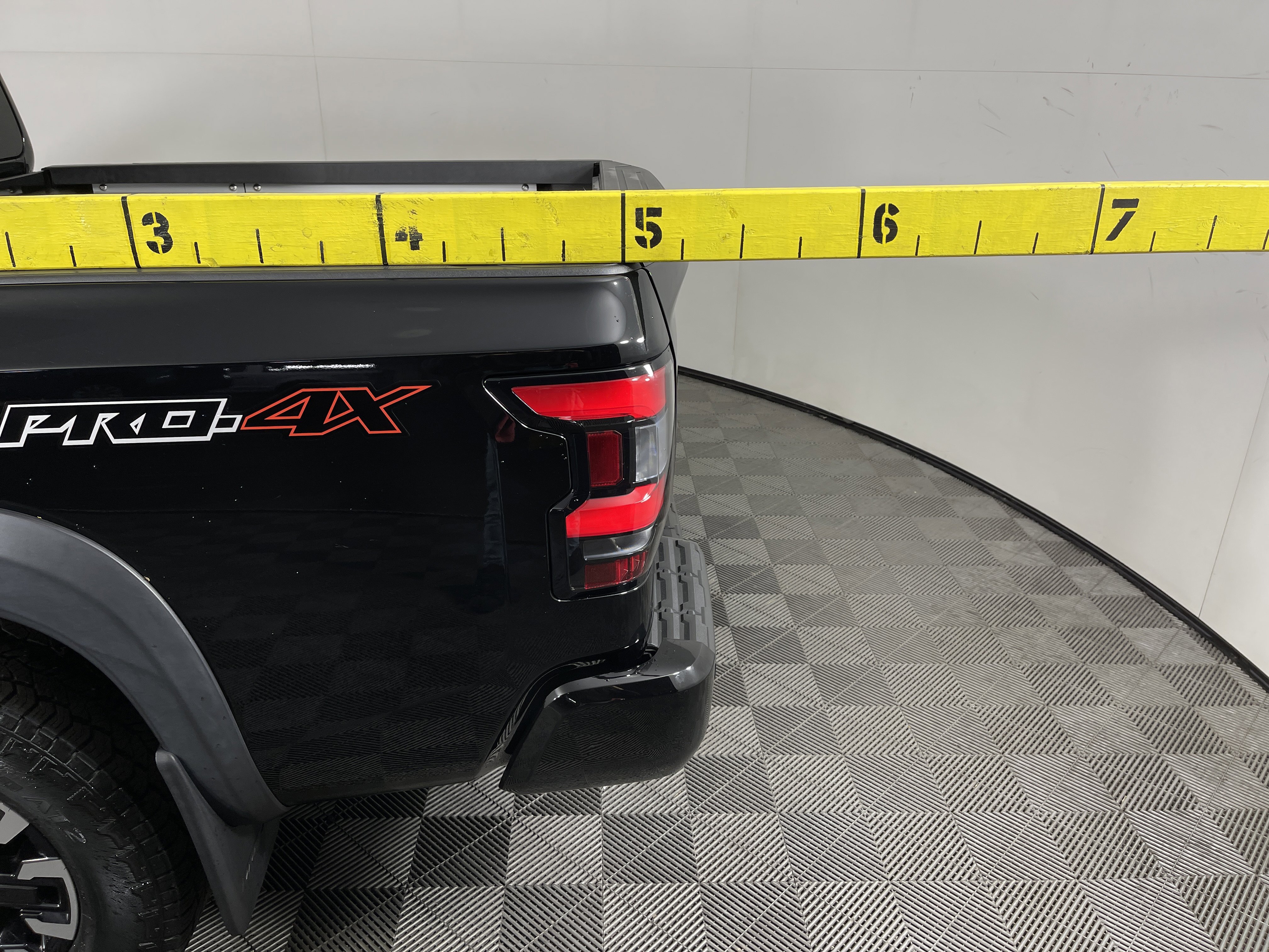 Used 2023 Nissan Frontier PRO-4X w/ Pro Convenience Package image 9