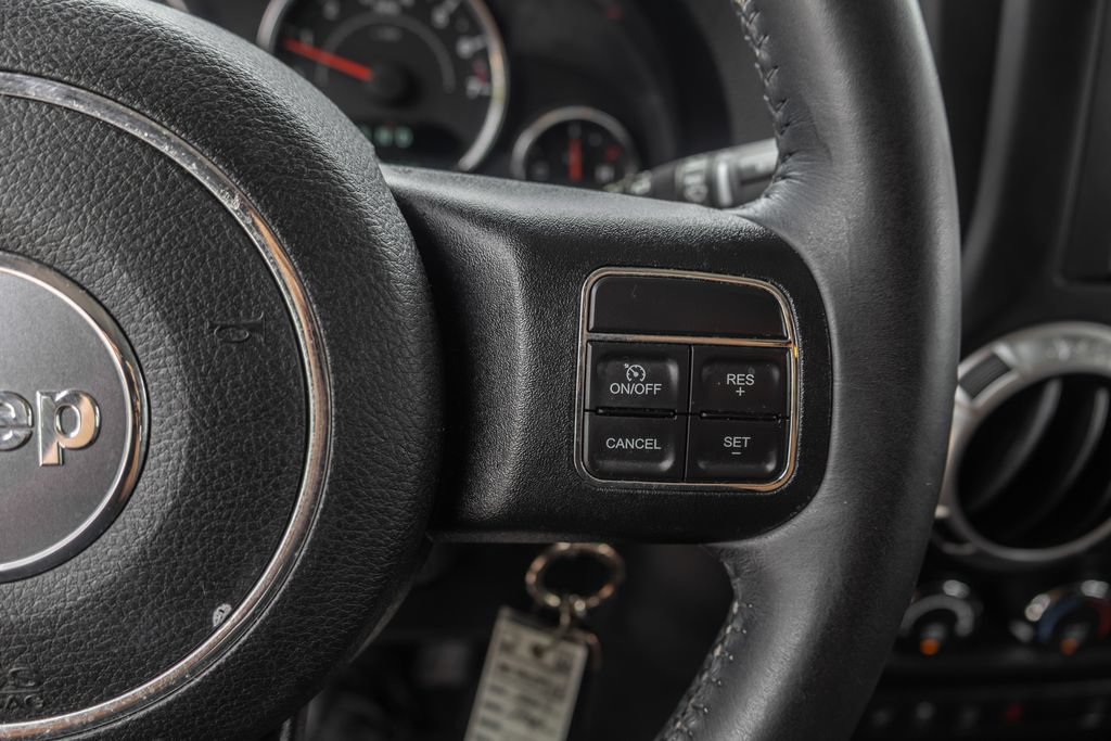 Used 2017 Jeep Wrangler Unlimited Sahara w/ Connectivity Group AWD/4WD image 24