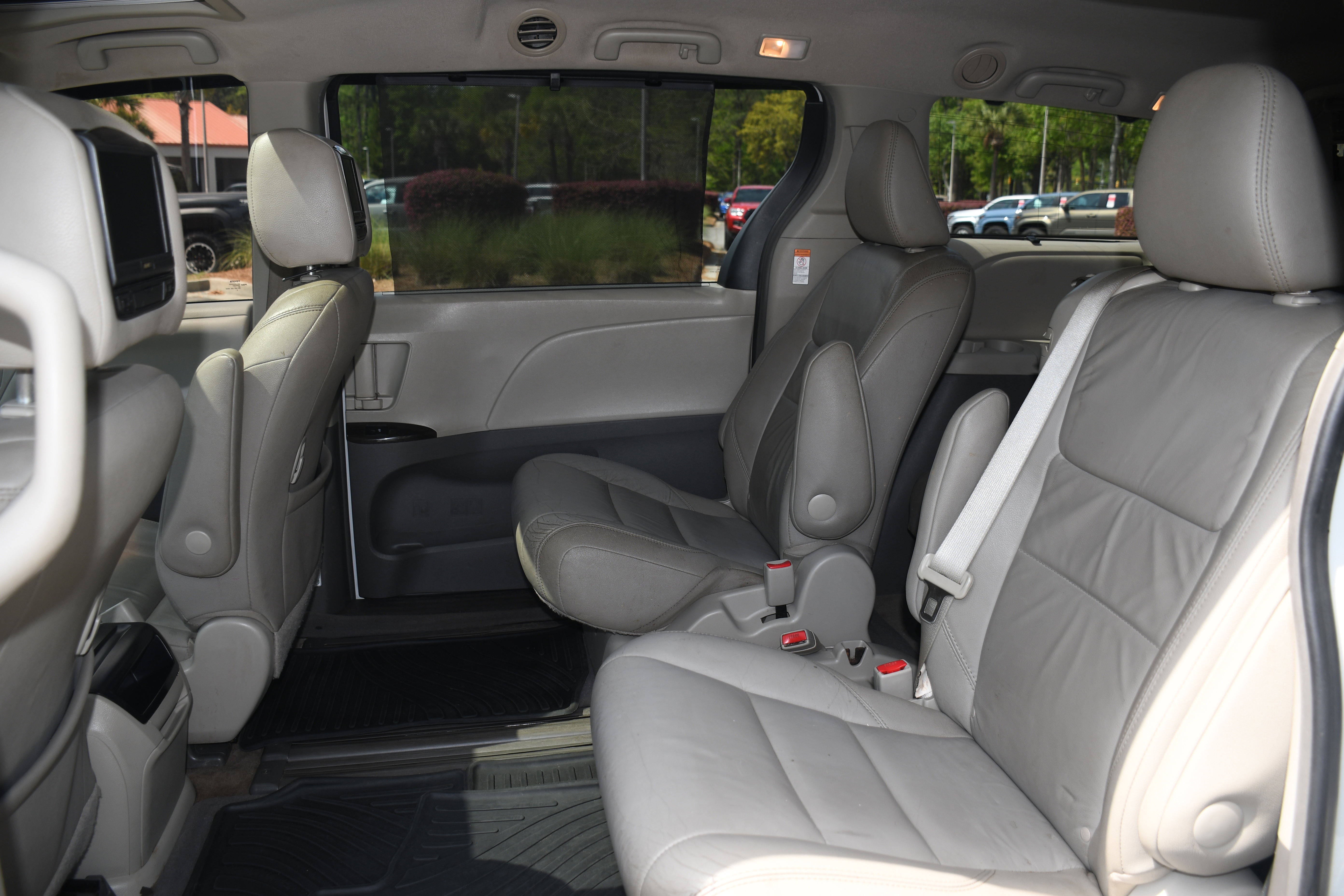 Used 2017 Toyota Sienna XLE w/ XLE Navigation Package FWD image 16