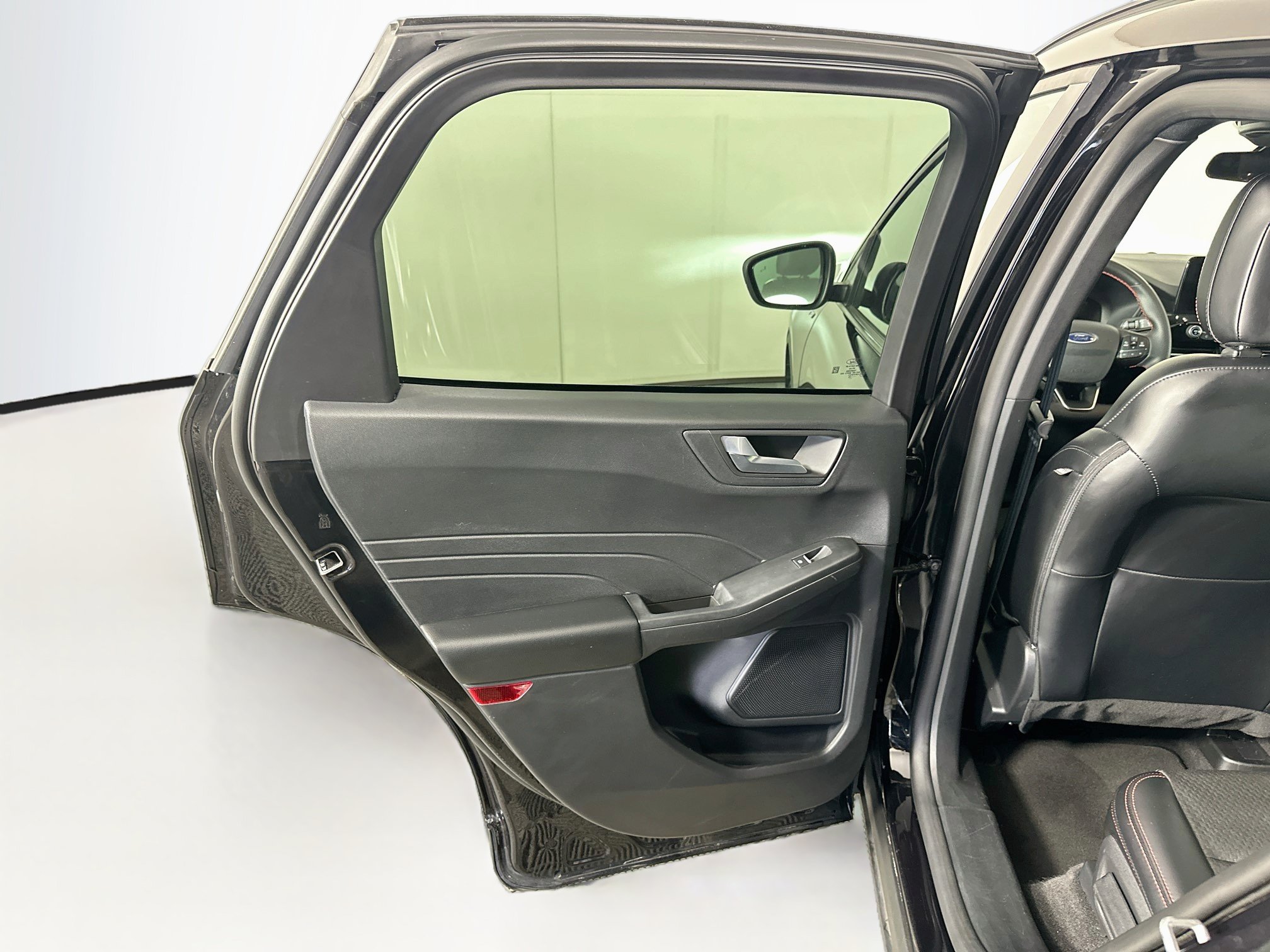 Used 2025 Ford Escape ST-Line FWD image 24